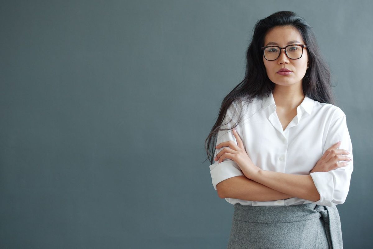 職場いじめをするベテラン年上女性の心理的背景